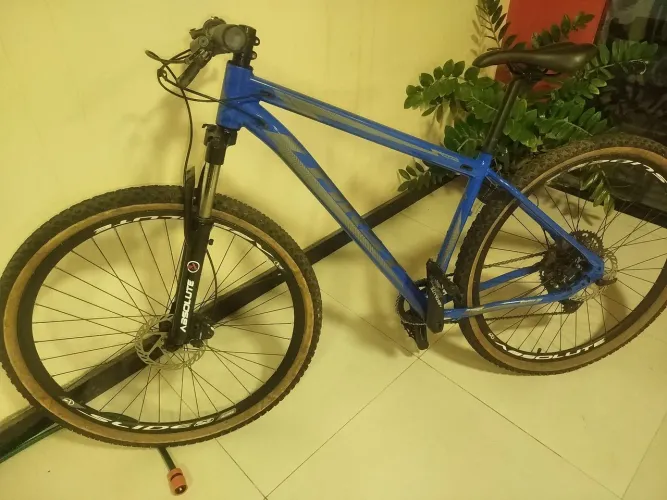 Vendo bicicleta aro 29, onze velocidades, super nova.
