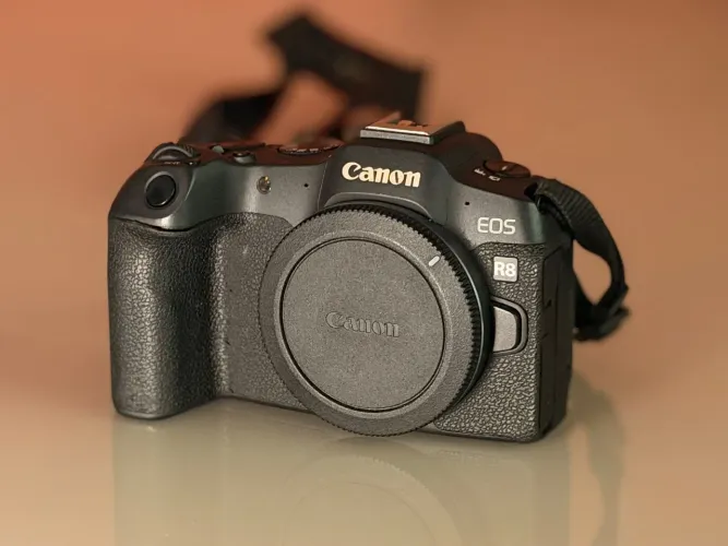 Canon R8 em ótimo estado!
