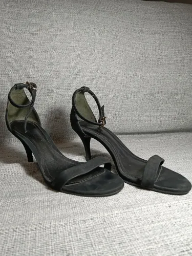 Schutz Sandália Preta em Camurça Original - Tamanho 34 (BRA)