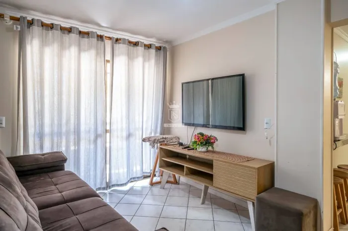Apartamento 03 dormitórios sobre a avenida principal no centro
