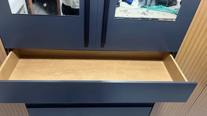 Guarda Roupas 6 portas. 