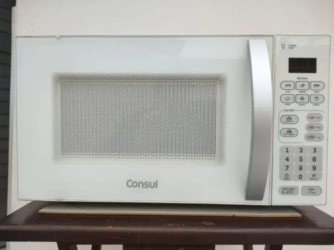 Microondas Consul, 20L. 220V, mod. CMA20 na cor branca