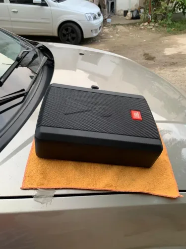 Caixa JBL acústica