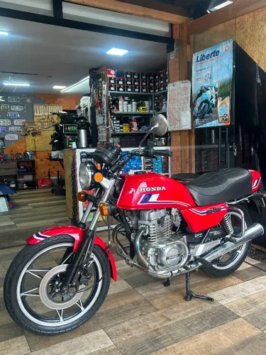 Honda CB 400 placa preta