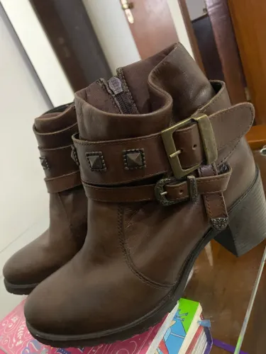  Bota feminina Constance 