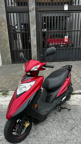 Lindy 125 muito nova baixo km