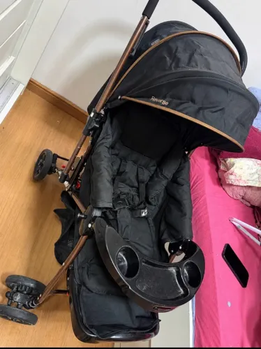 Carrinho de bebê + bebê conforto