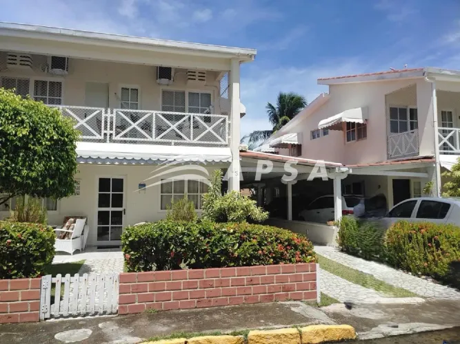 EXCELENTE CASA SEMI MOBILIADO, COM 220 METROS QUADRADOS, CASA N° 3, POSSUI VARANDA, TERRAÇ