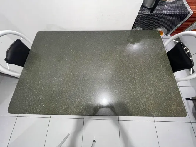 Mesa com 4 cadeiras