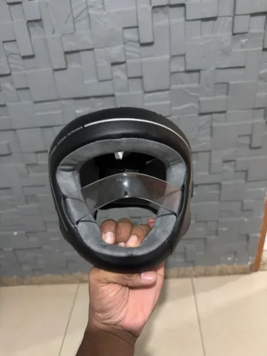 Luva e capacete de box
