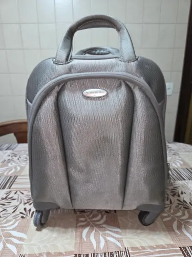 MALA DE BORDO SAMSONITE , 40X38 ,COM RODAS E PUXADOR RETRÁTIL ! SEMI NOVA !