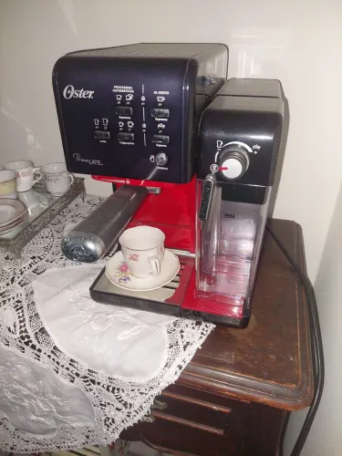Cafeteira Oster PrimaLatte 220v