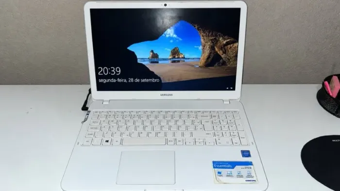 Notebook Samsung Essentials E20 - 4GB RAM / 500GB HD