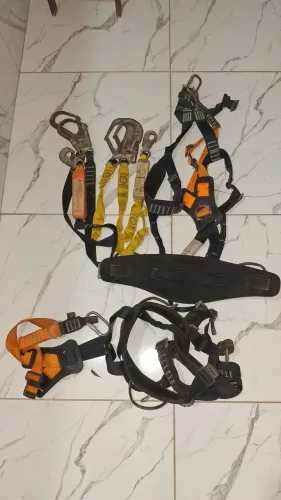 Cintos tipo paraquedista