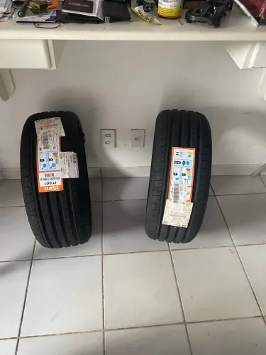 Vendo 2 pneus do corola novo. e 2 usado em bom estado celular 9.9972.5858