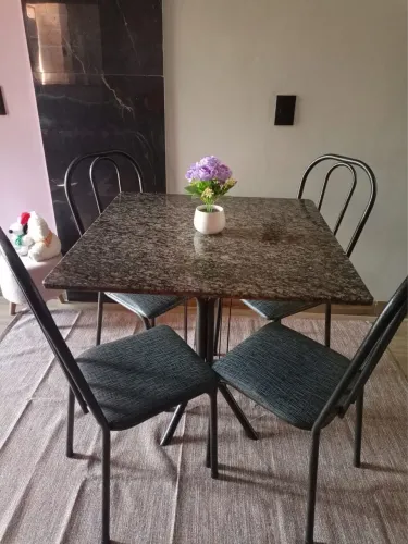 Mesa de 4 cadeiras 