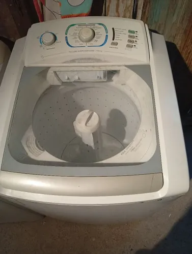 Lavadora Eletrolux 15 k  em funcionamento 600.00 reais para retirar no local