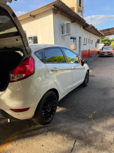 Ford Fiesta SEL 1.6 16V Flex Mec. 5P 2017