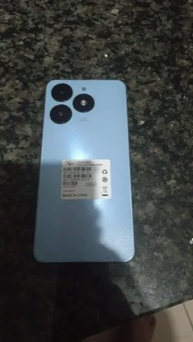 Celular Intel a70 256 GB apenas trincado mas não interfere em nada