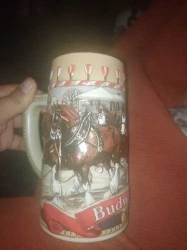 Caneca Budweiser Holiday Stein 1986 - Colecionável CeramarteDescrição