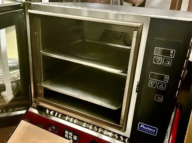 Forno por convecção 220 v Pratica