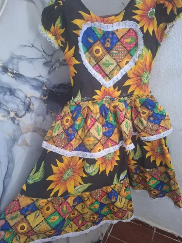 Vestido junino 6 anos e bota tam.31