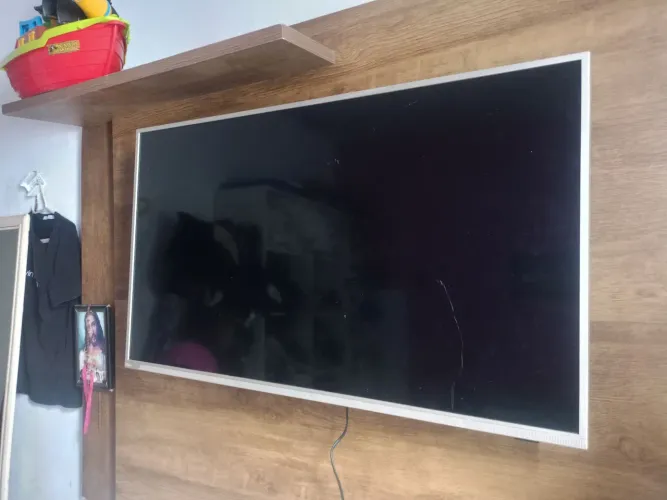 Vendo essa tv Philco com defeito ela só fala não aparece a imagem 
