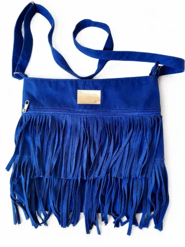 Bolsa em camurça azul com franjas 