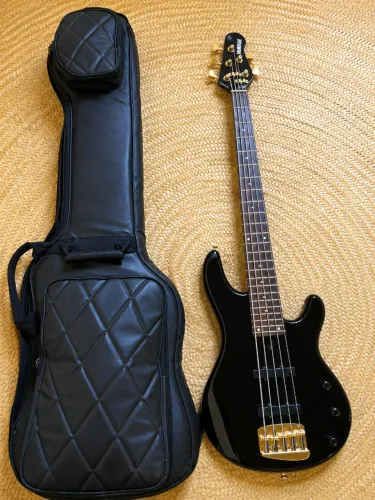 Baixo yamaha