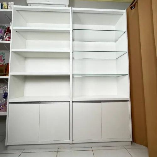 Quatro Prateleiras em MDF Medida: 2m 06cm de altura e 87cm de largura 