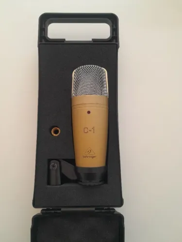 Microfone condensador Behringer, modelo C-1