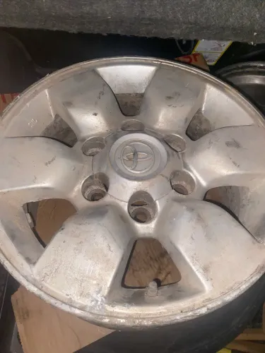 Aro 15 original Hilux