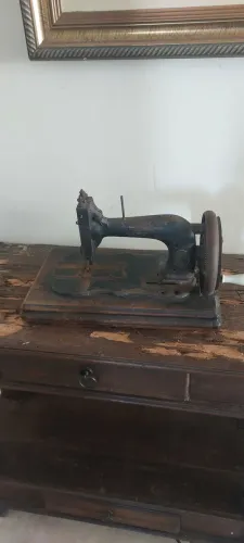 Máquina de Costura Antiga