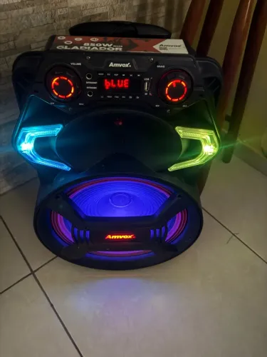 Caixa de som muito nova é muito potente motivo viagem