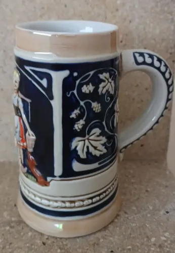 Antiga caneca de porcelana Ceramarte - Bayasso