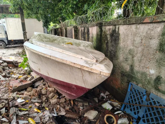 Casco de bote de fibra 