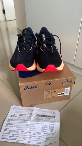 Tênis ASICS Novablast 5 42 