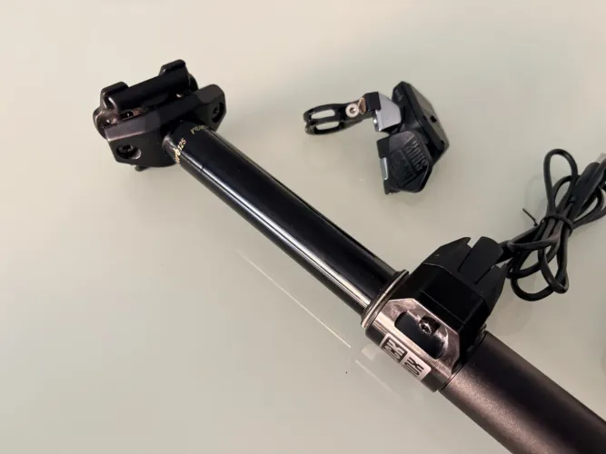 Canote retrátil Rockshox Reverb Axs 31.6mm