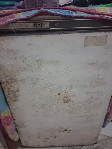 VENDO FRIGOBAR POTENTE FLAT, SEGUNDA MÃO.