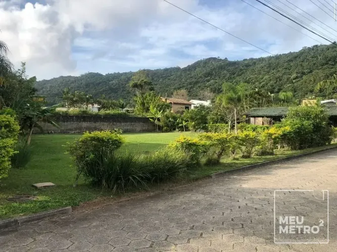 Terreno em condomínio, na Cachoeira do Bom Jesus, em Florianópolis.