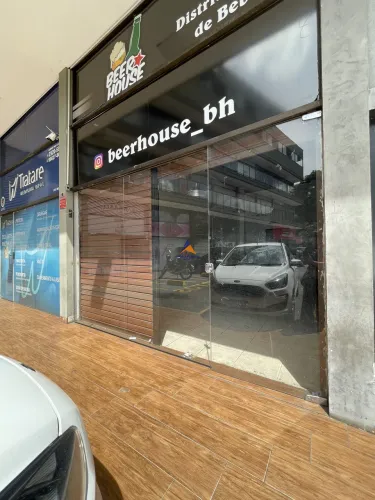 Excelente loja comercial para locação em shopping comercial no bairro Serrano.