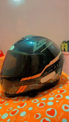 Capacete top