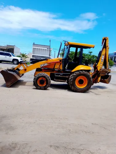 Vendo retroescavadeira JCB ano 2012 revisada