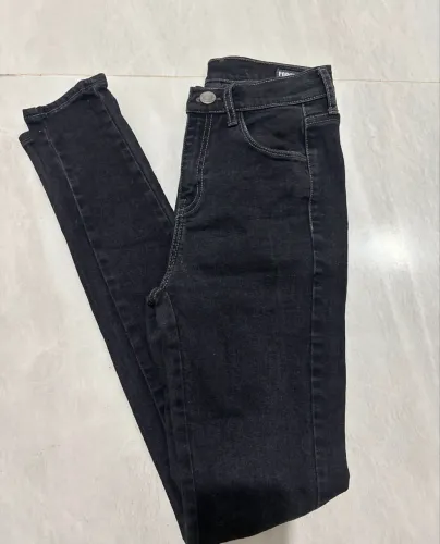 Calça forum skinny preta 34