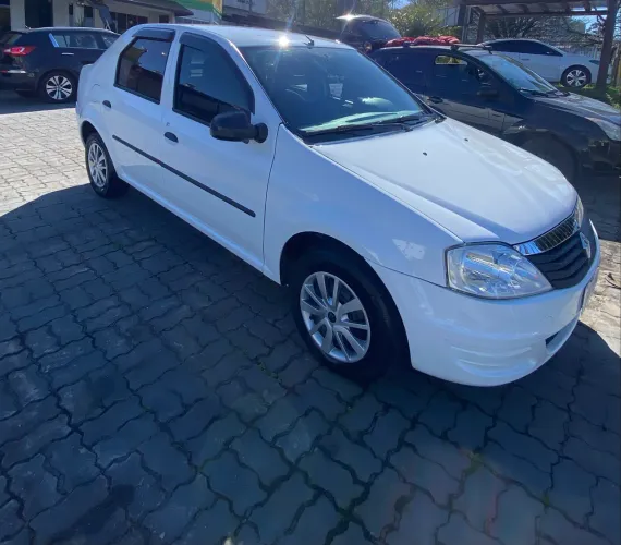 Renault Logan Authentique Hi-flex 1.0 16V 4P 2013