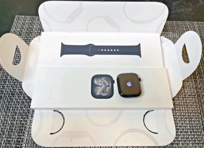 Apple Watch Series 11 46MM (GPS + 4G) - Jet Black