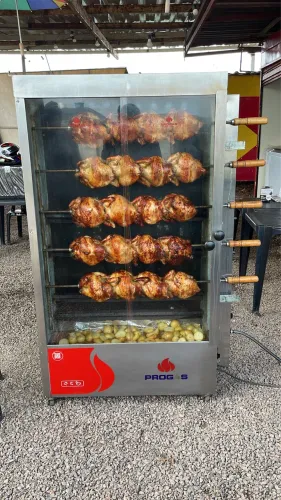Vende-se máquina de frango