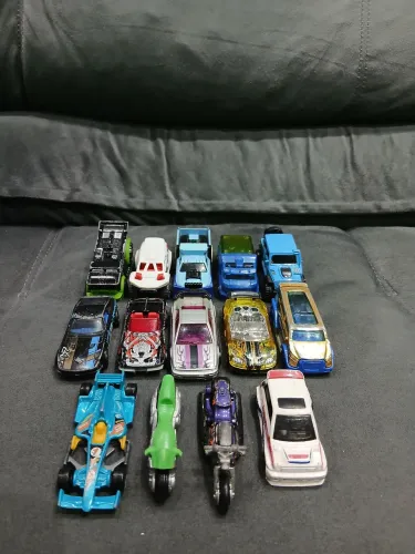 Coleção carrinhos Hotwheels e Maisto