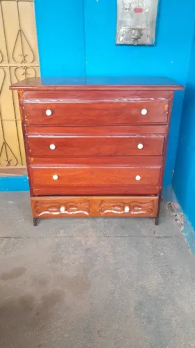 Cômoda de madeira semi nova. $400