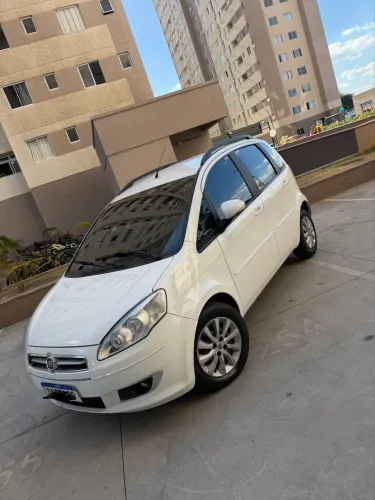 Fiat Idea Attractive 1.4 Fire Flex 8V 5P 2014